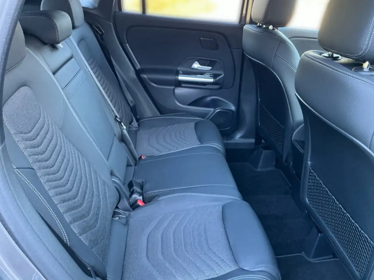 Mercedes-Benz GLA 200 13