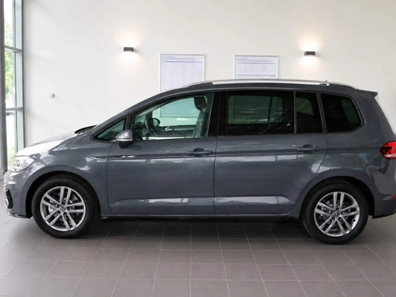 Volkswagen Touran 8