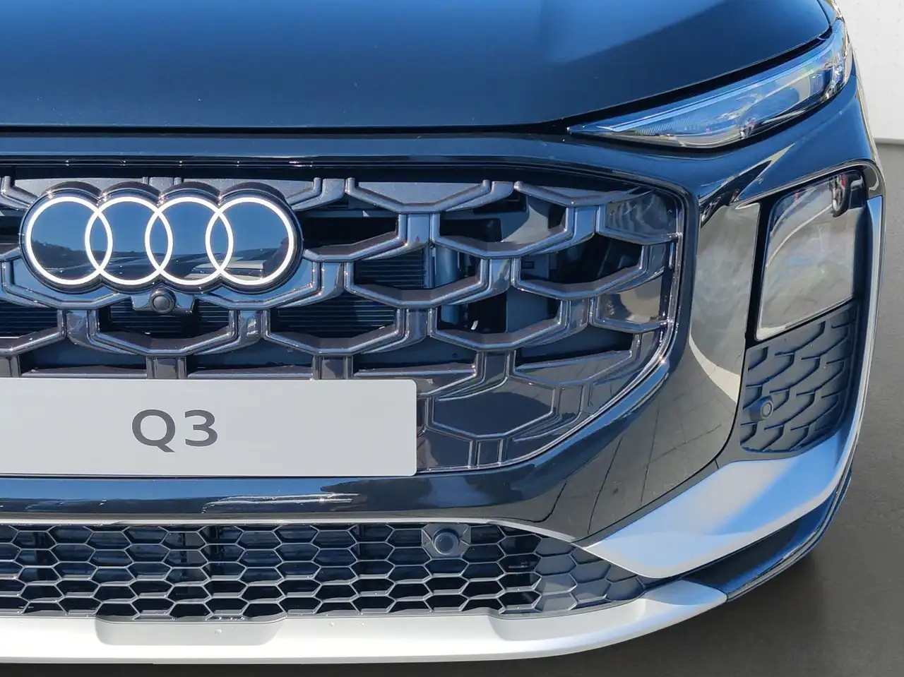 Audi Q3 12