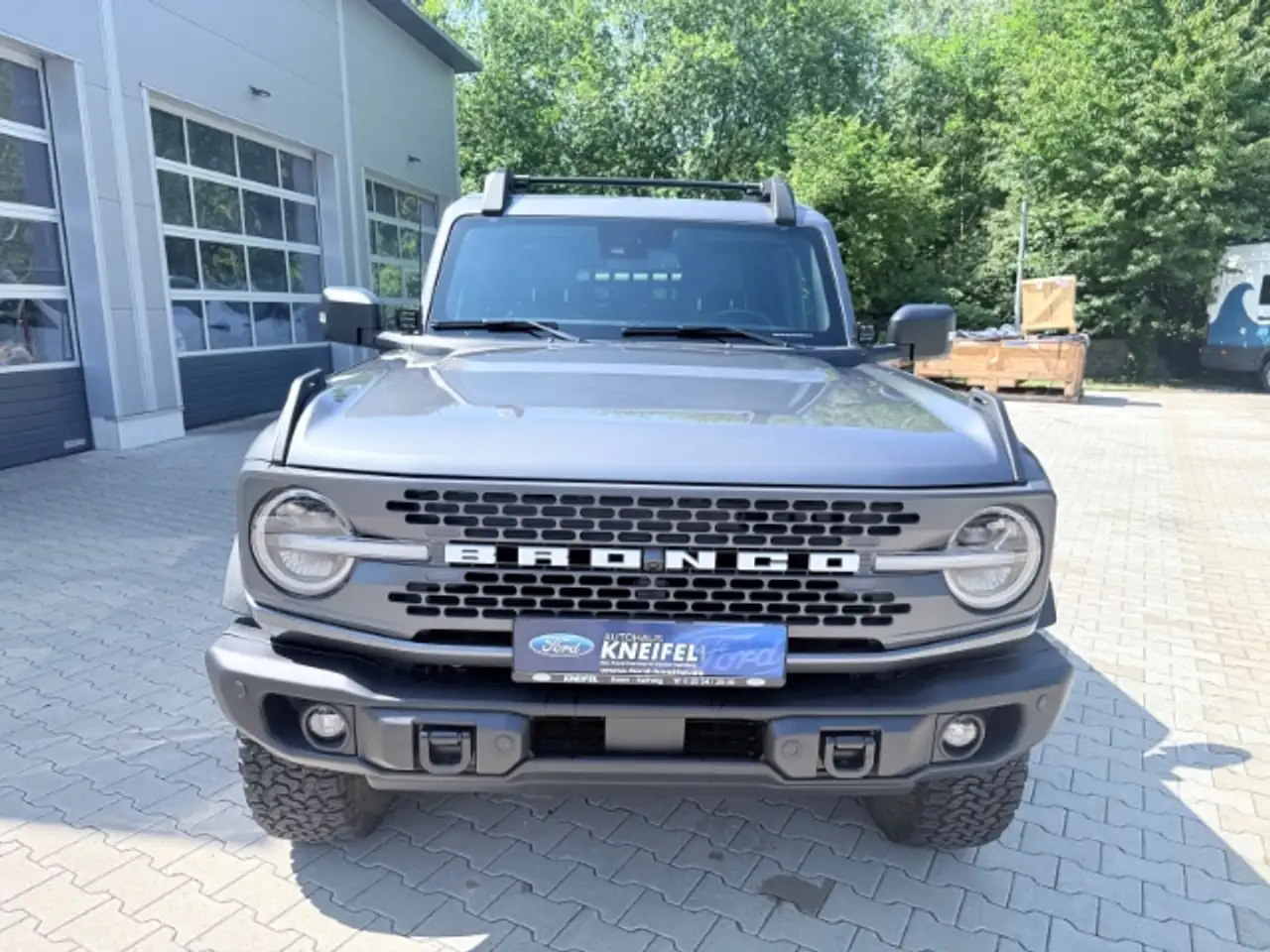 Ford Bronco 2