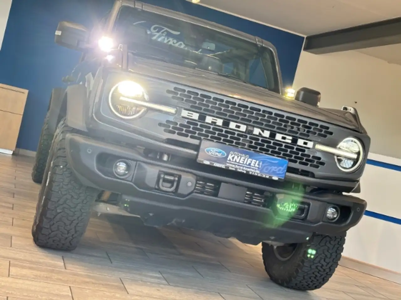 Ford Bronco 6