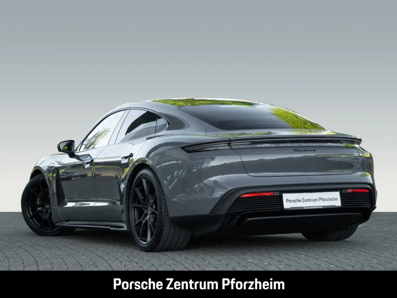 Porsche Taycan 4 3