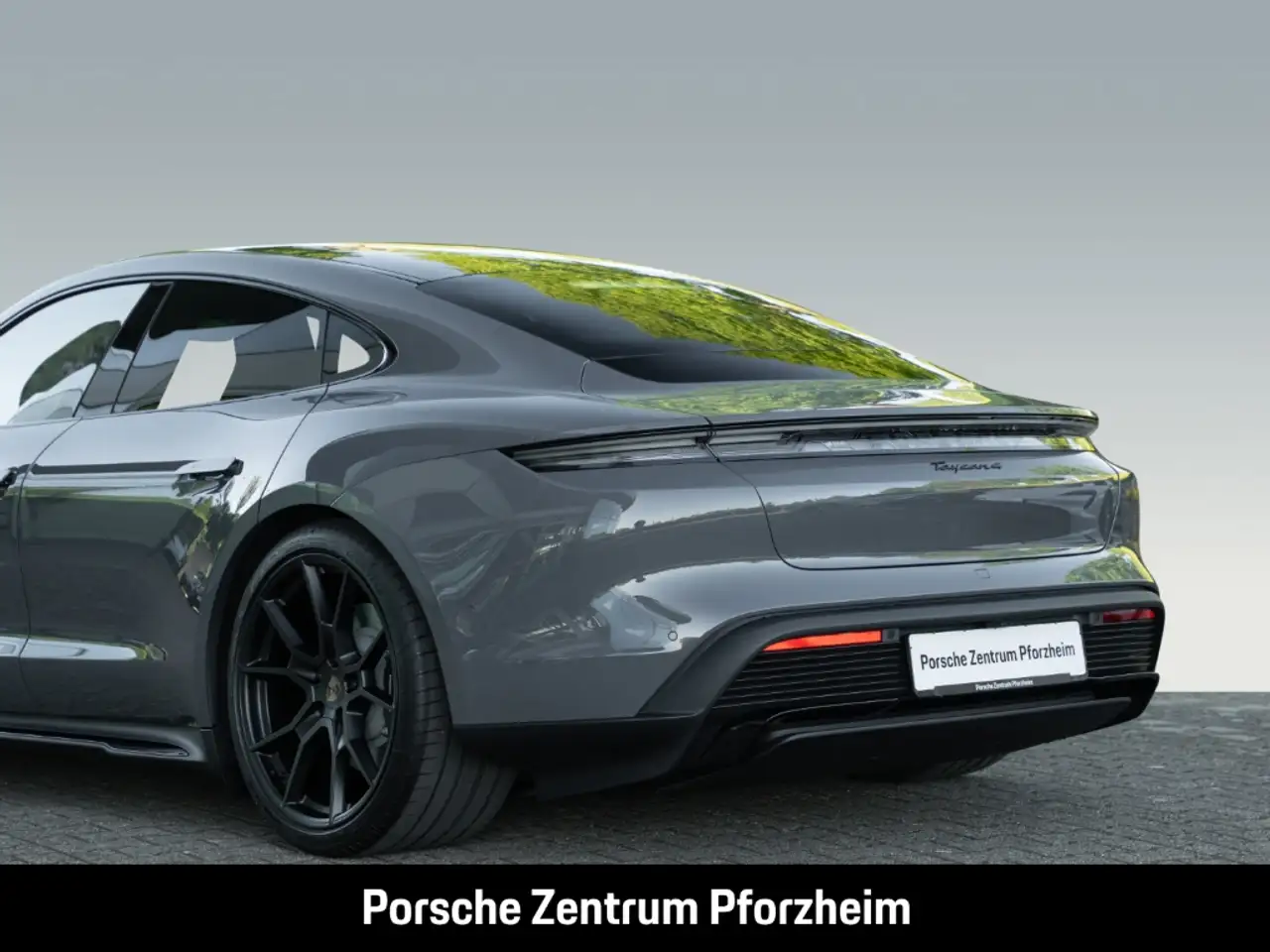 Porsche Taycan 4 11