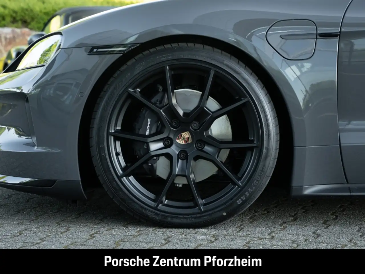 Porsche Taycan 4 12
