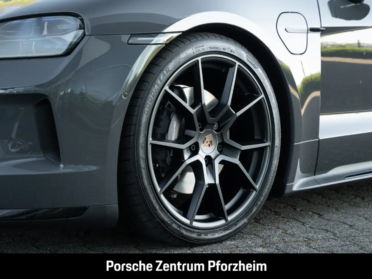 Porsche Taycan 4 13