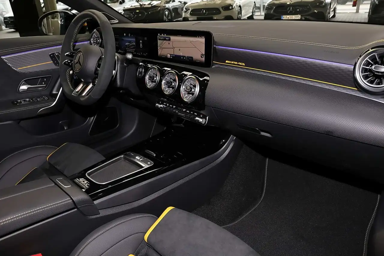 Mercedes-Benz CLA 45 4