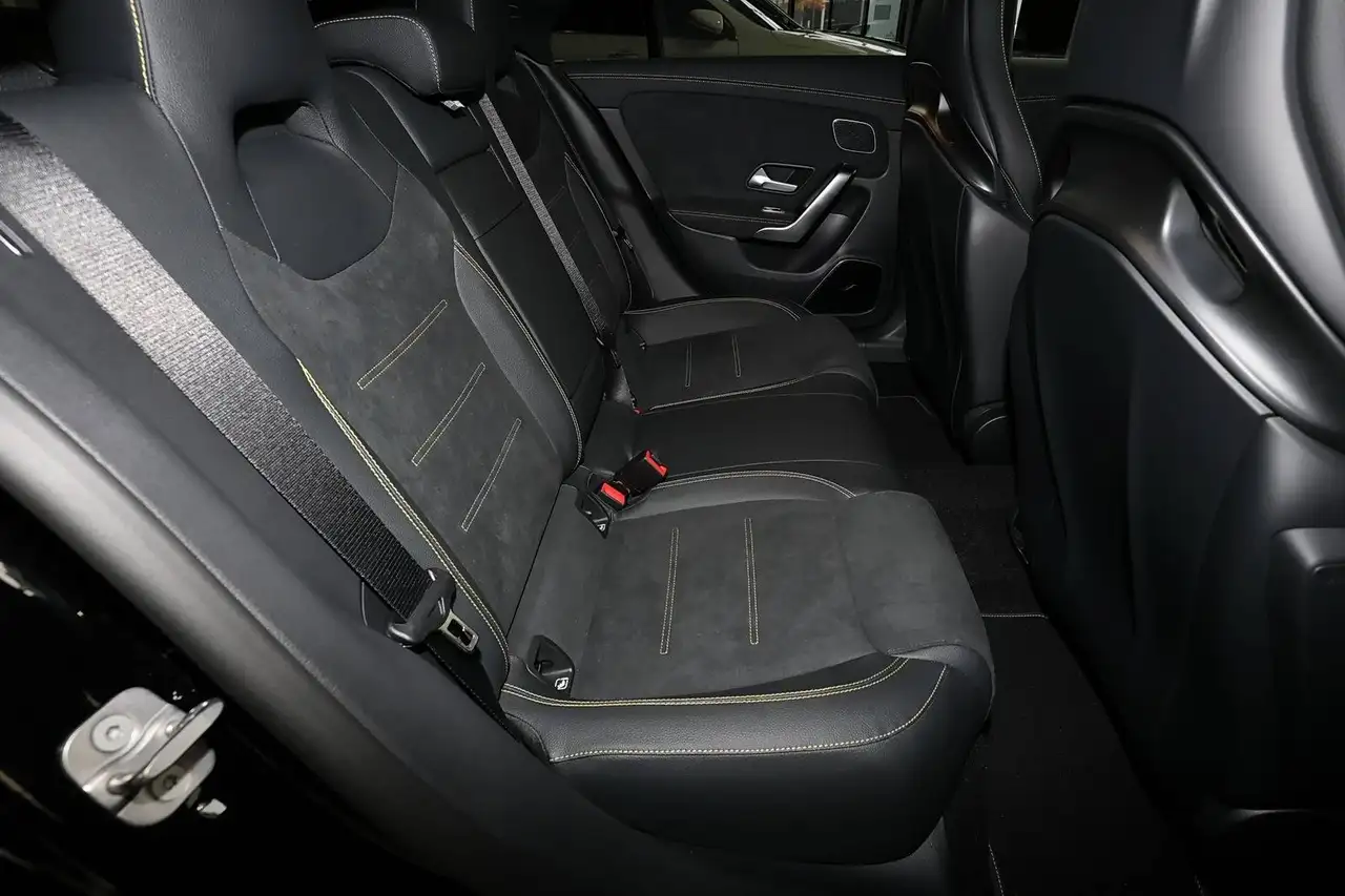 Mercedes-Benz CLA 45 6