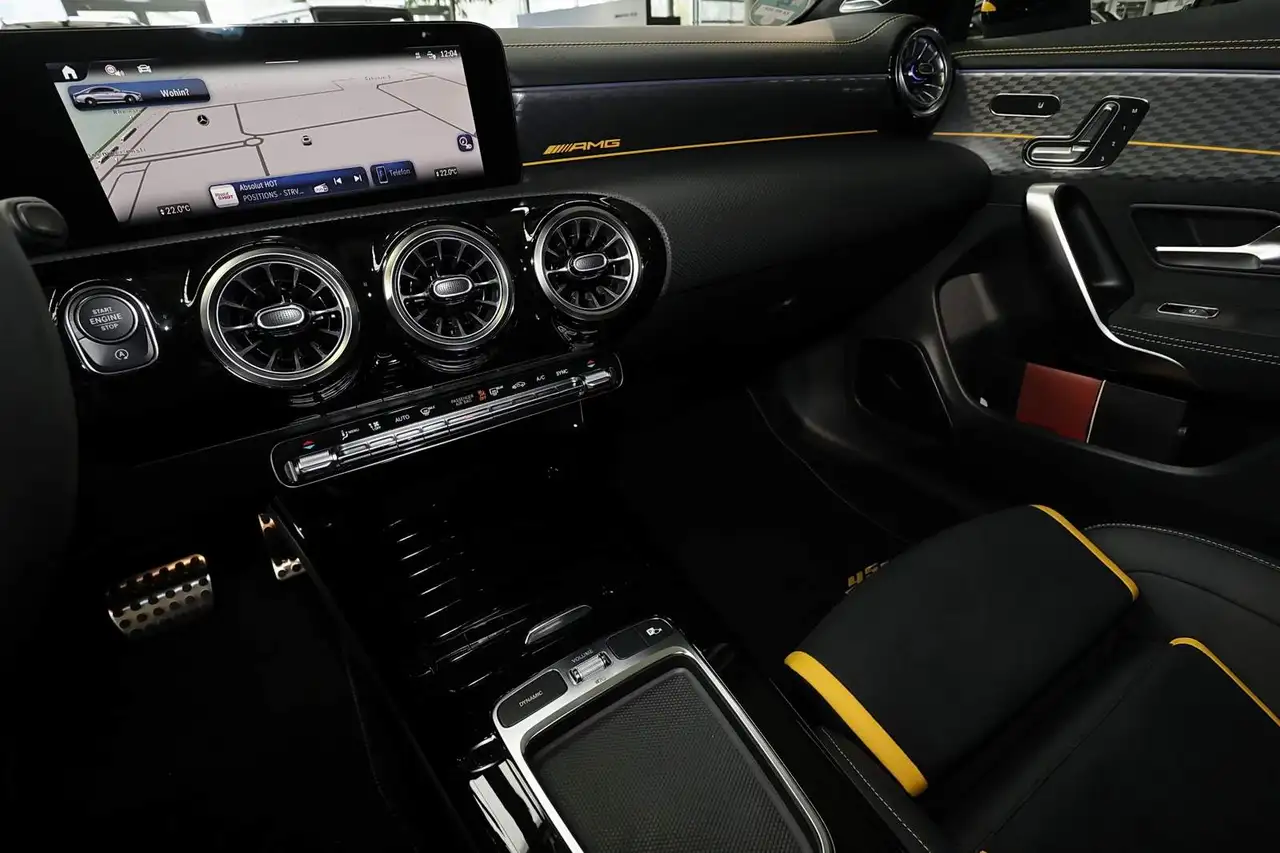 Mercedes-Benz CLA 45 10