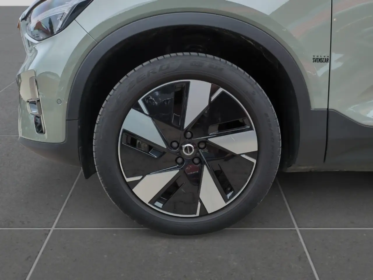 Volvo EX40 9
