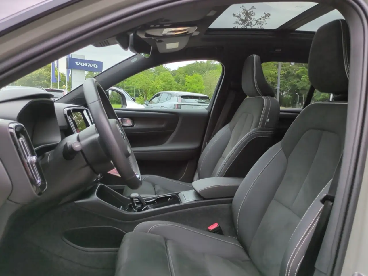 Volvo EX40 10