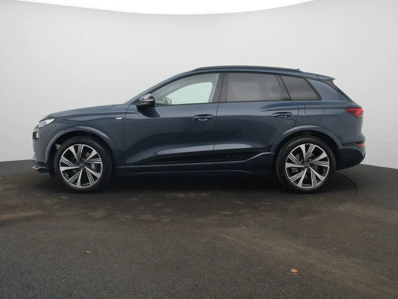 Audi Q6 4