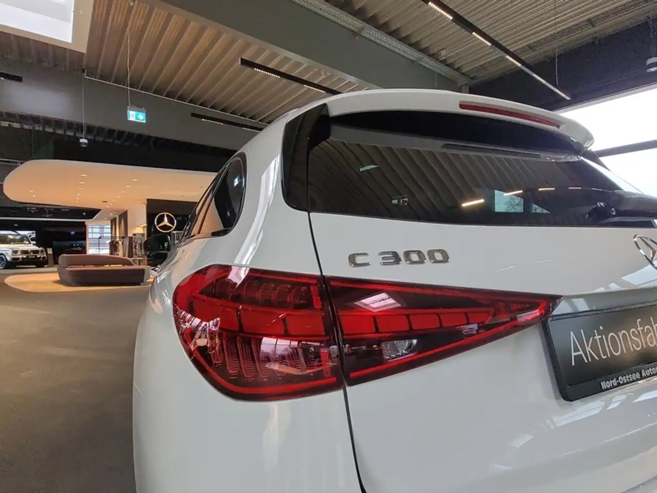 Mercedes-Benz C 300 13
