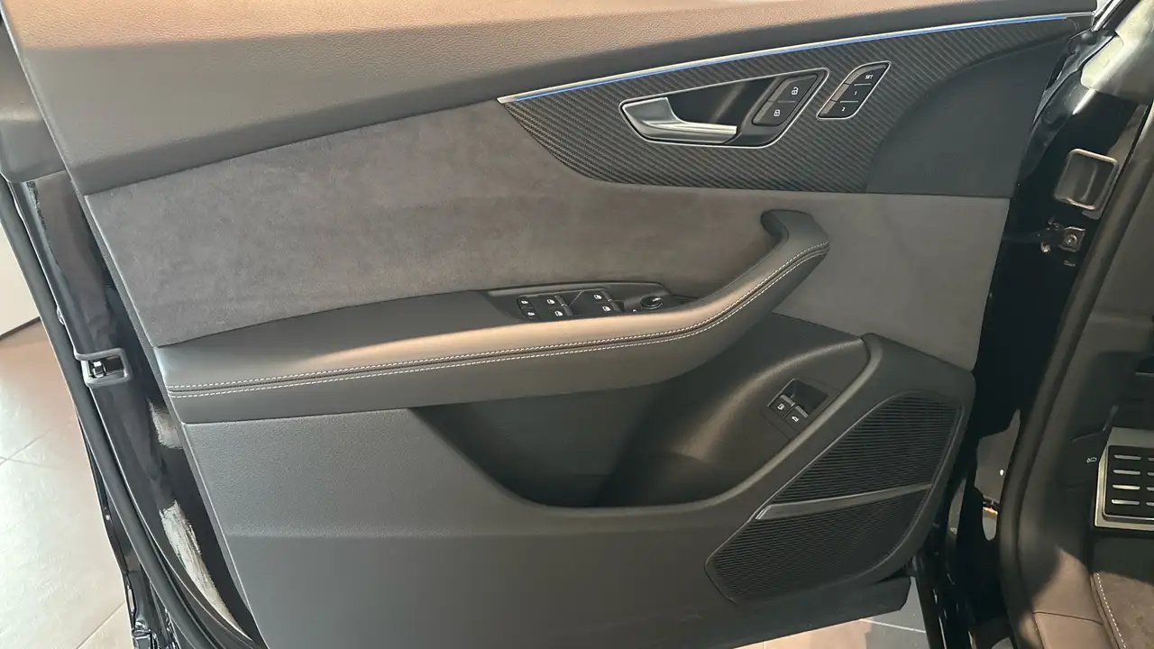 Audi Q8 11