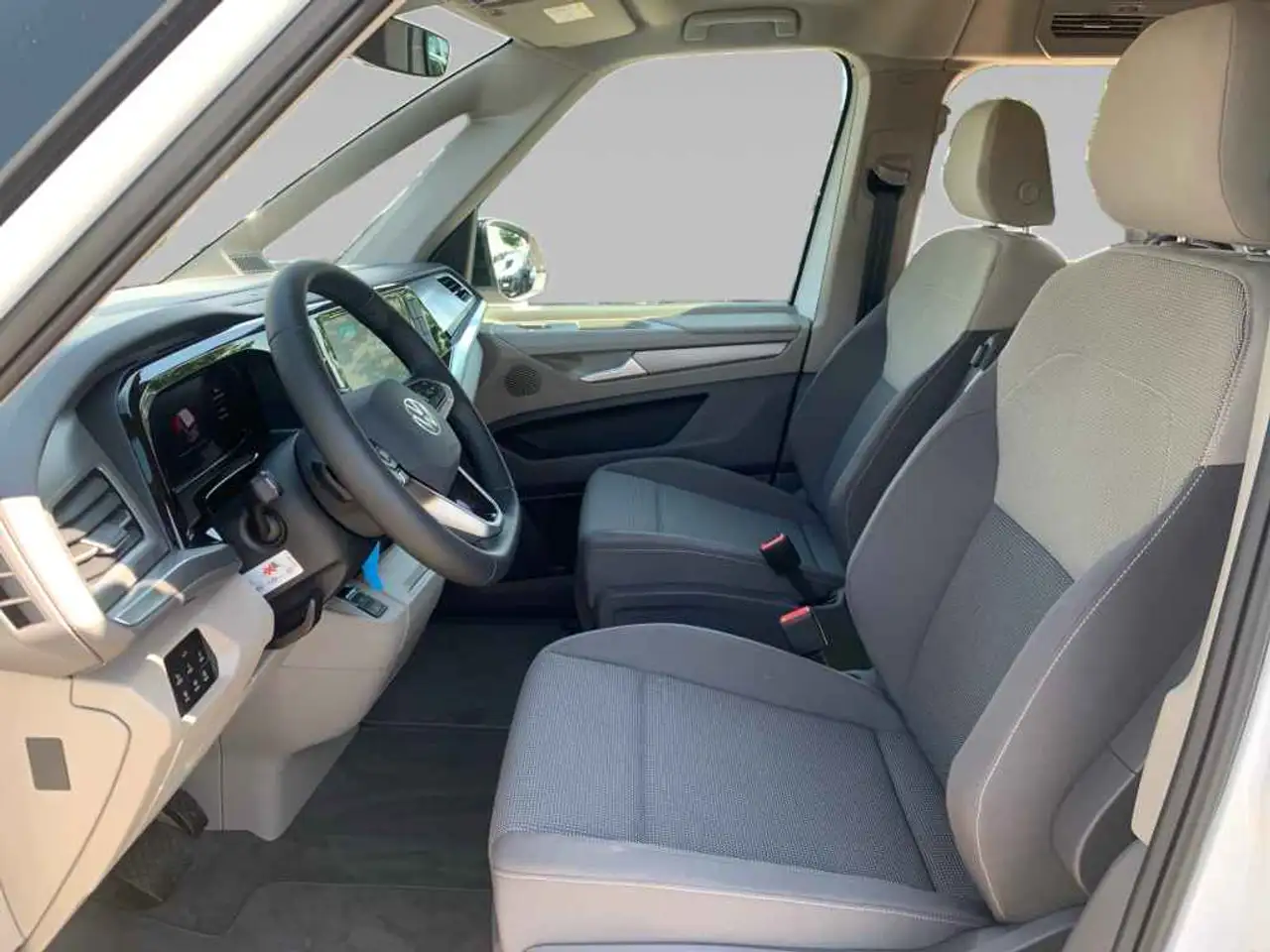 Volkswagen T7 California 11