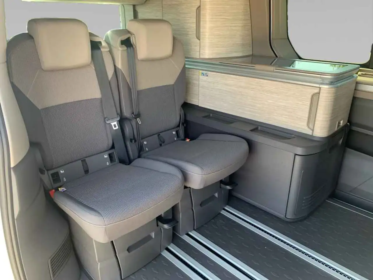 Volkswagen T7 California 12