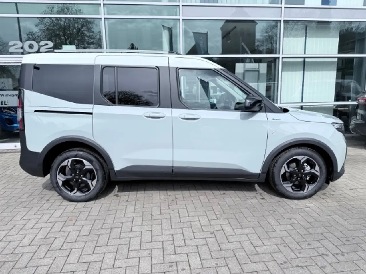 Ford Tourneo 4