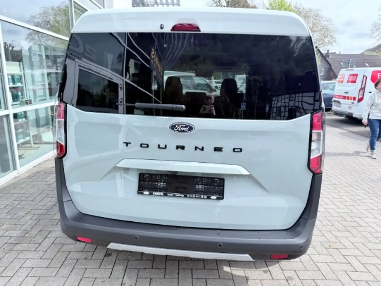 Ford Tourneo 8