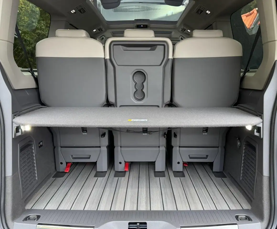 Volkswagen T7 Multivan 11