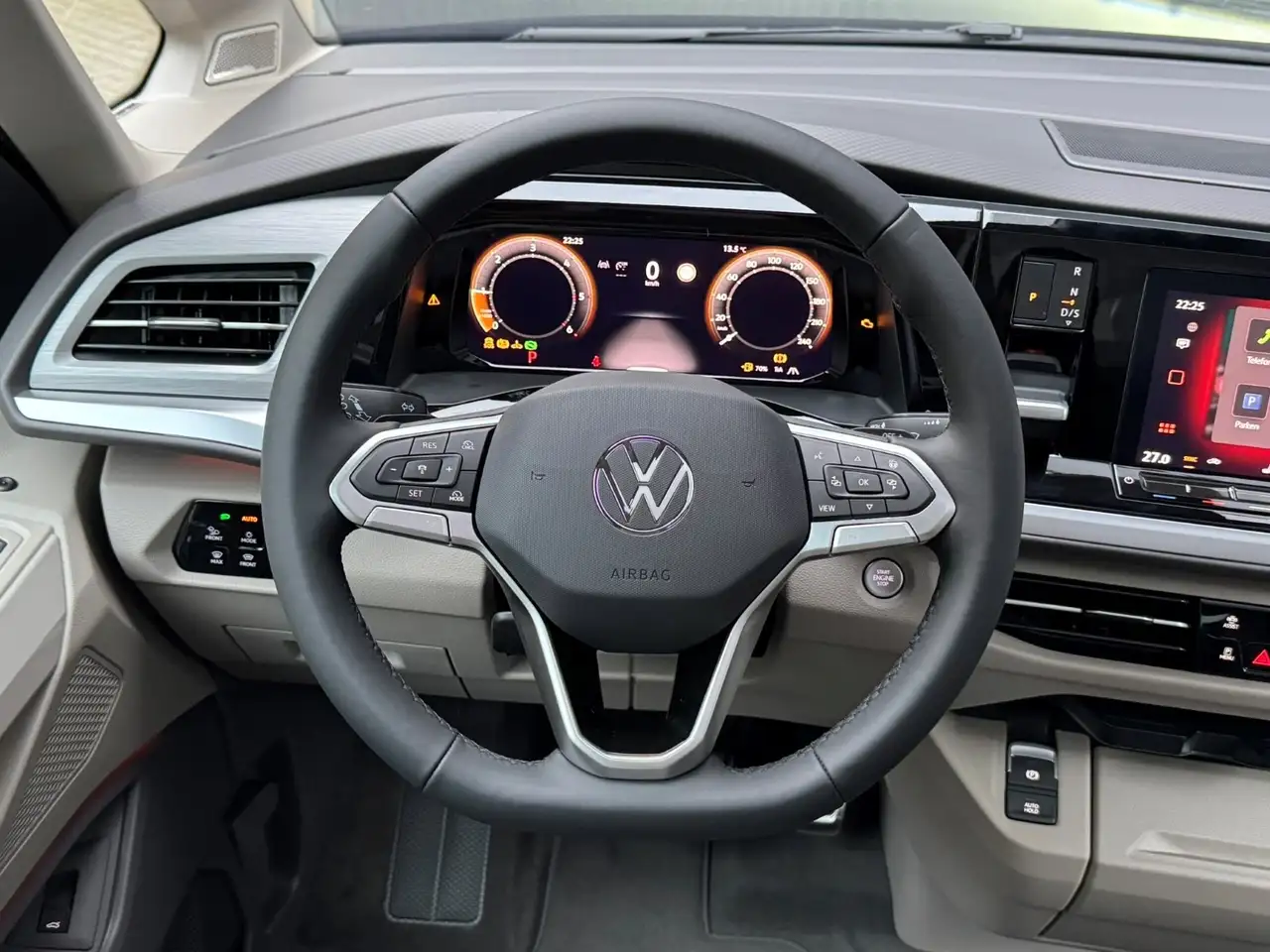 Volkswagen T7 Multivan 12
