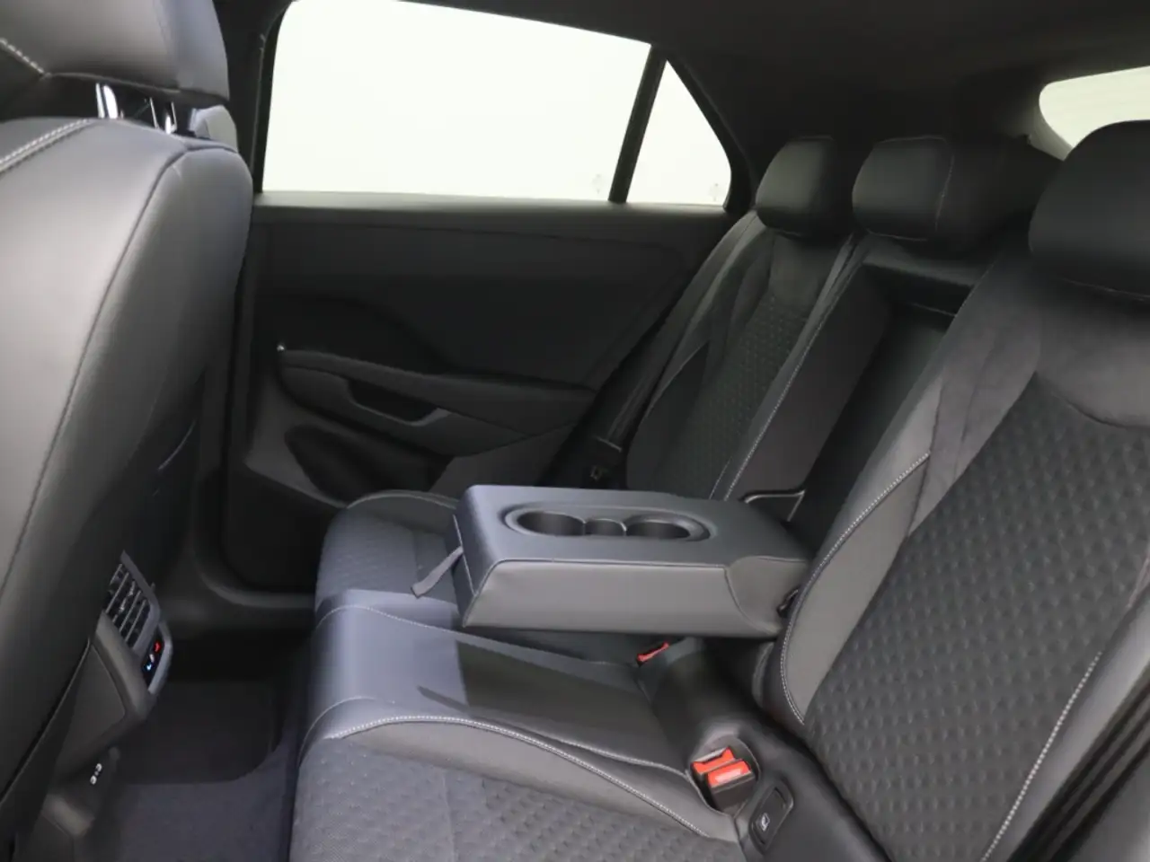 Volkswagen T-Roc 11