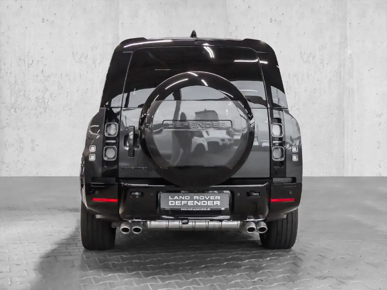 Land Rover Defender 130 7