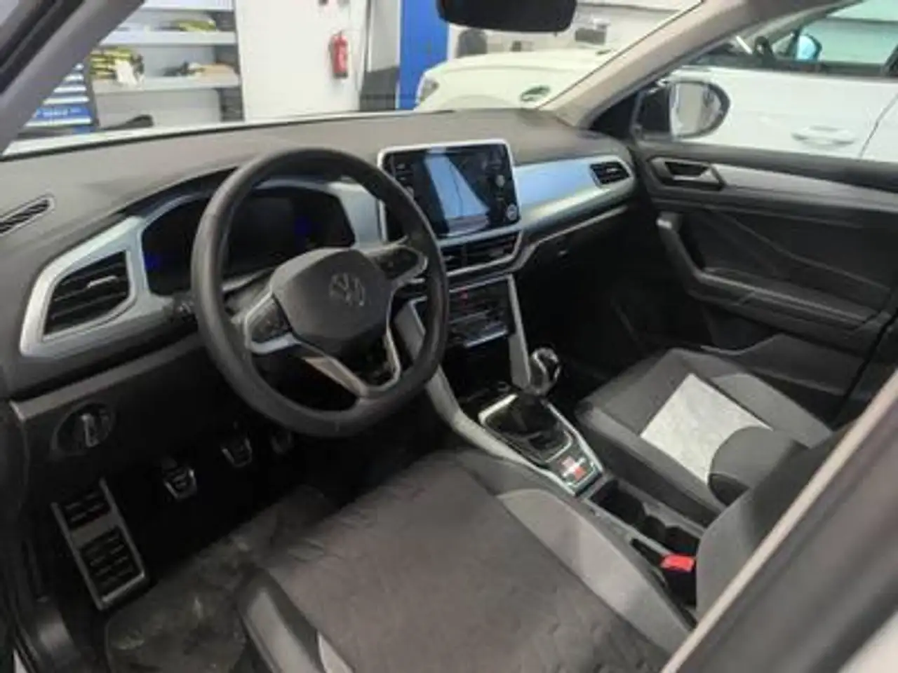Volkswagen T-Roc 6