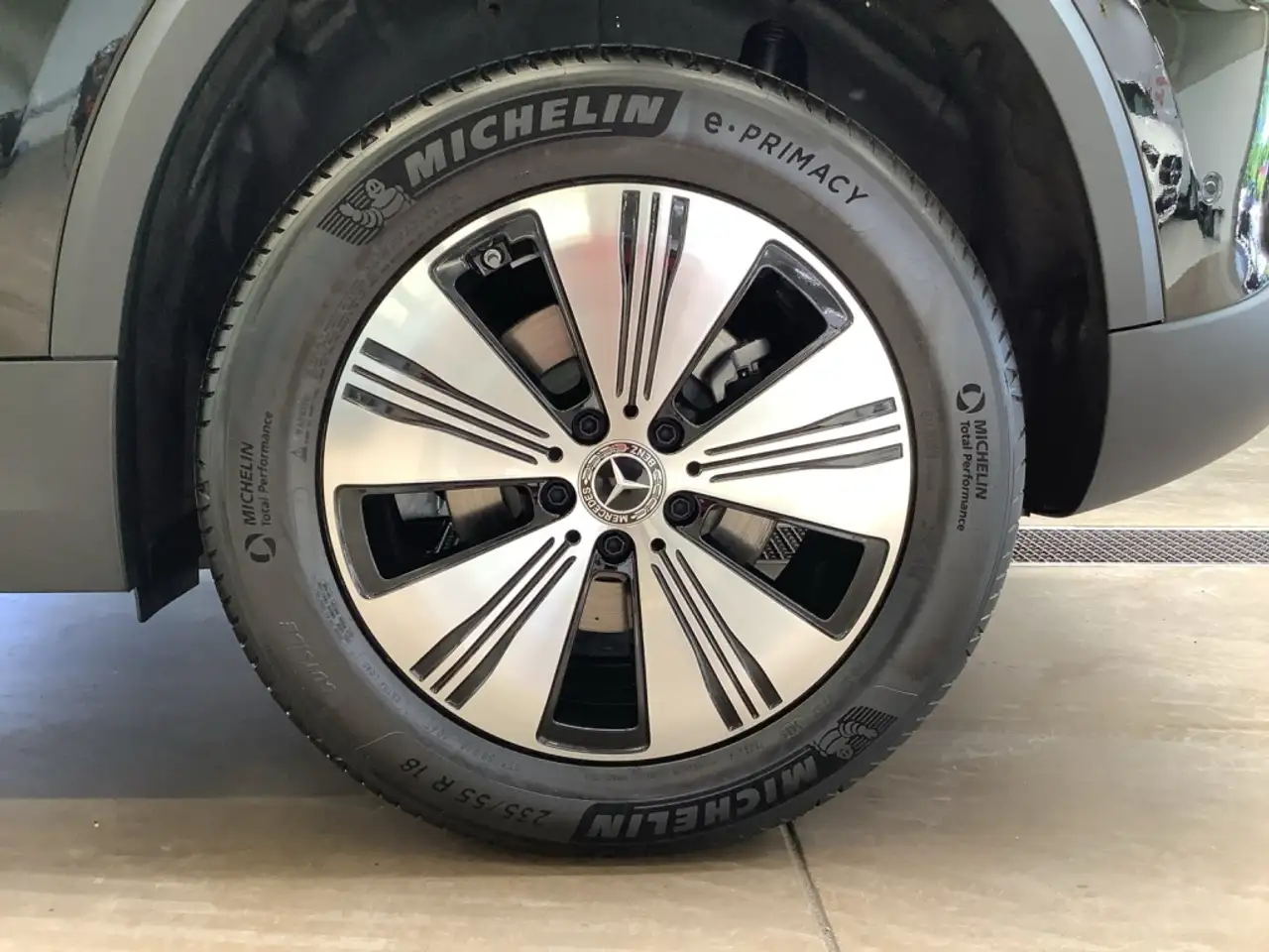 Mercedes-Benz EQA 250 5