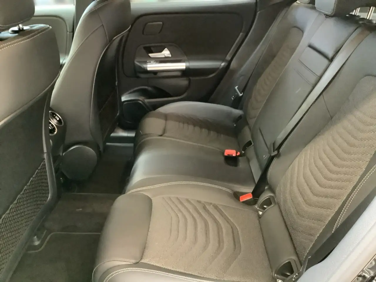 Mercedes-Benz EQA 250 13