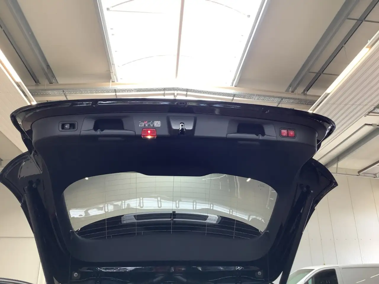 Mercedes-Benz EQA 250 16
