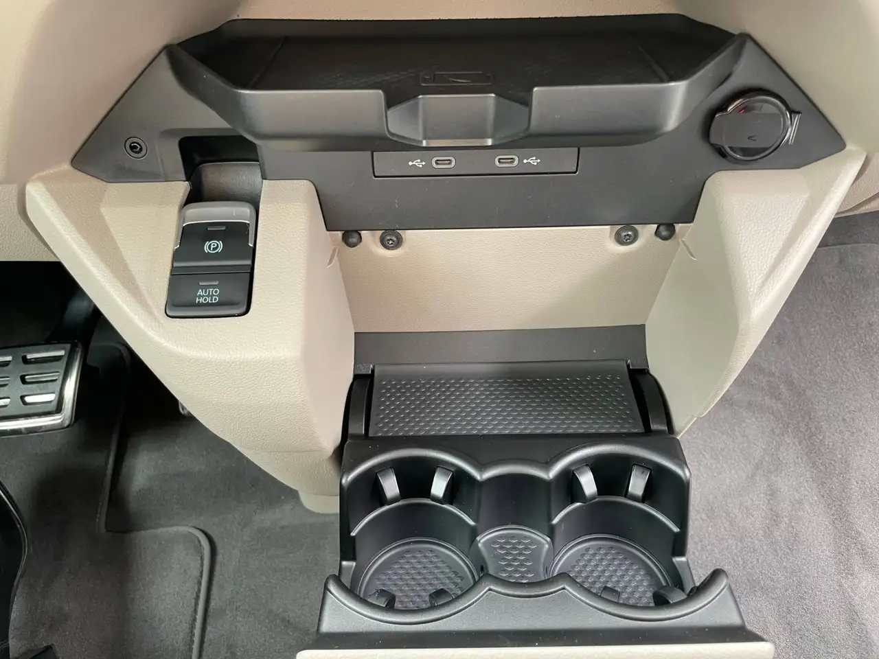 Volkswagen T7 Multivan 11