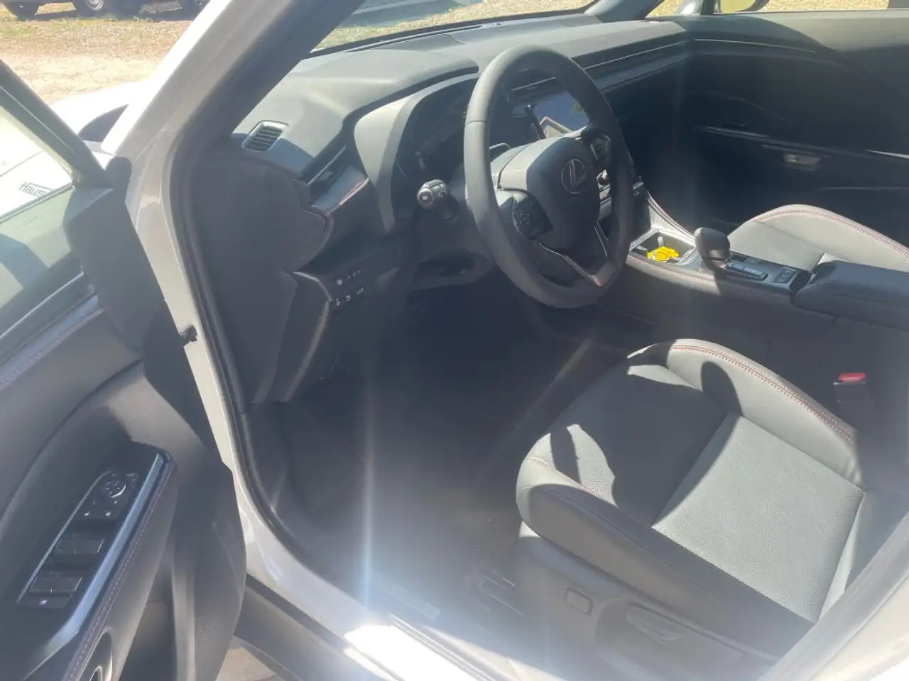 Lexus LBX 13