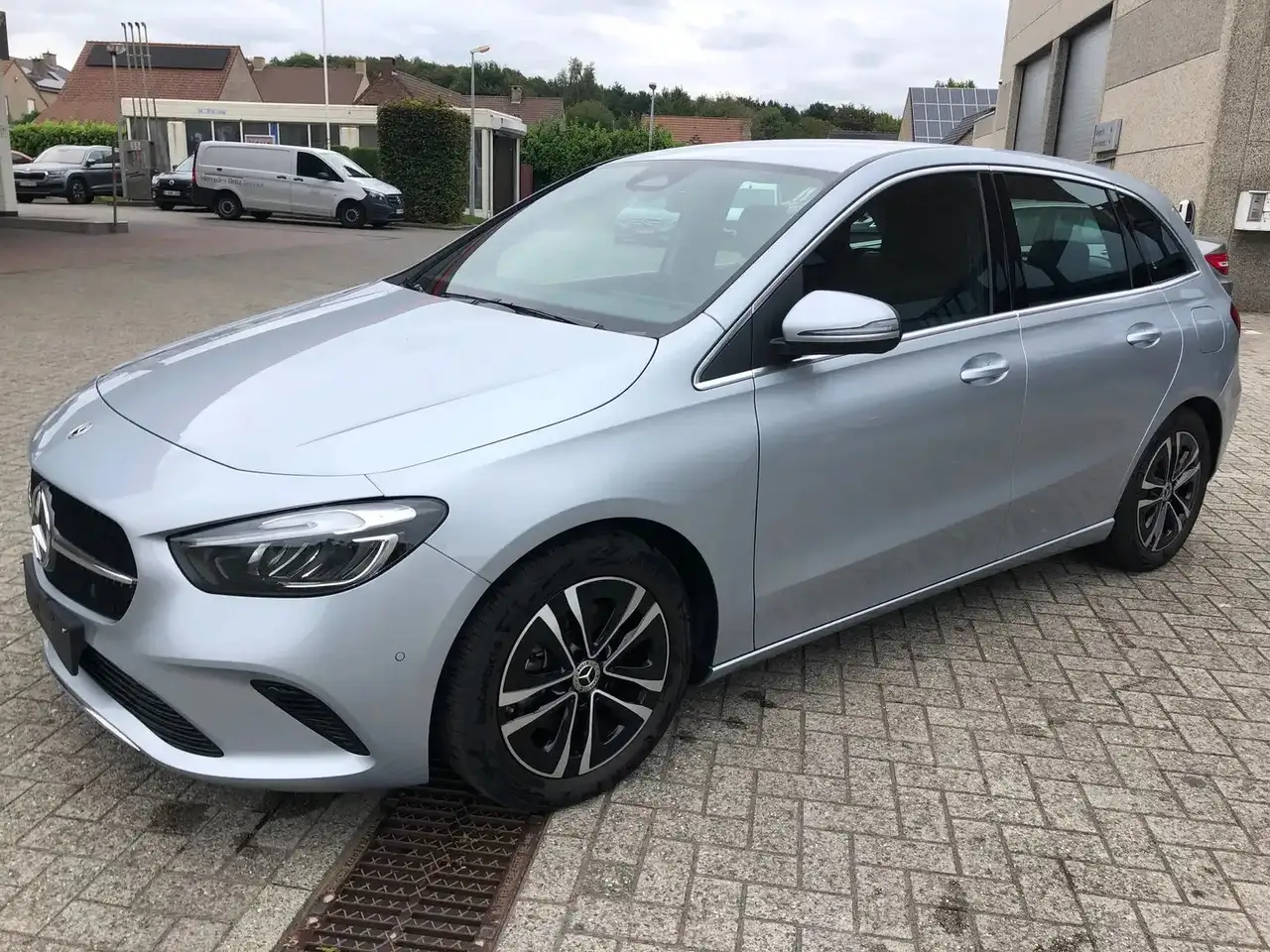 Mercedes-Benz B 180