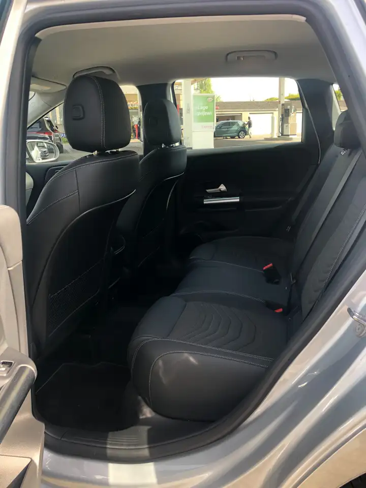 Mercedes-Benz B 180 6