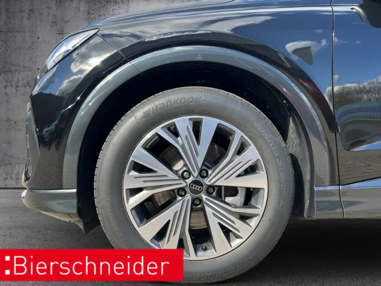 Audi Q4 5