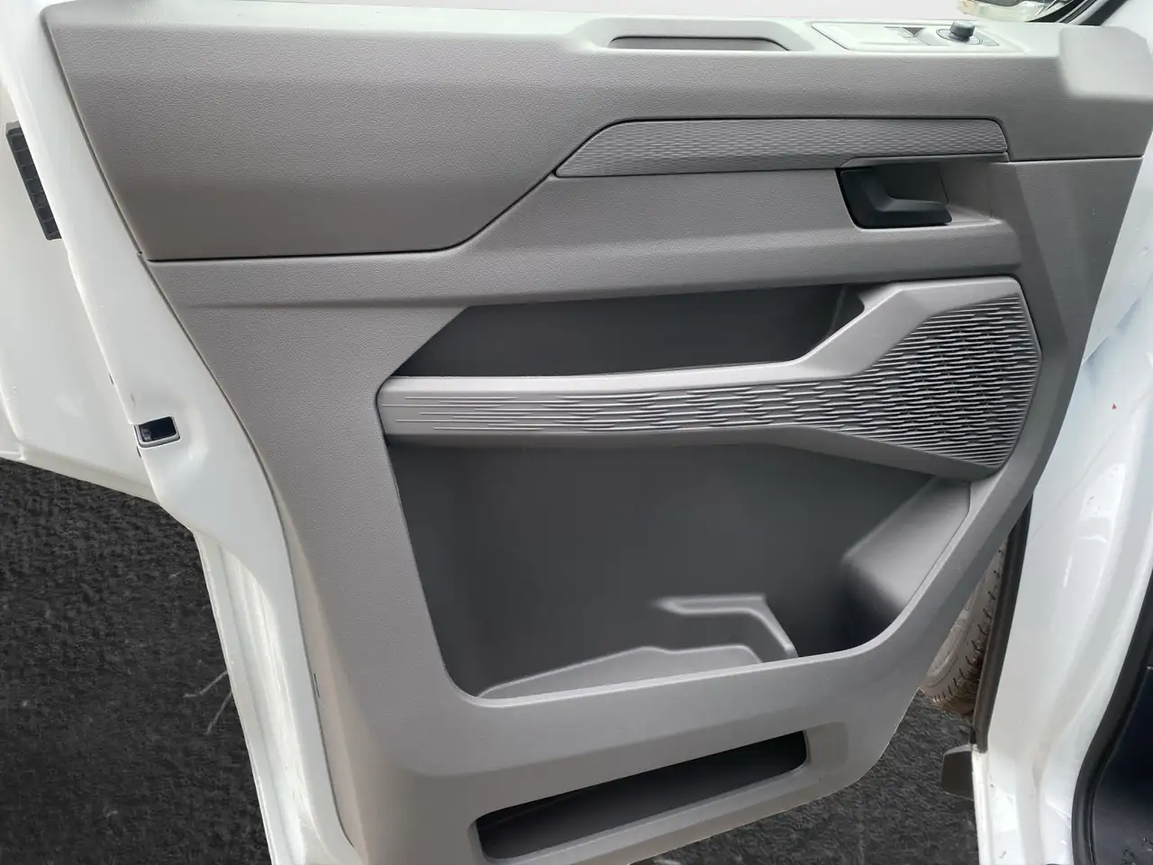 Volkswagen T7 Transporter 6