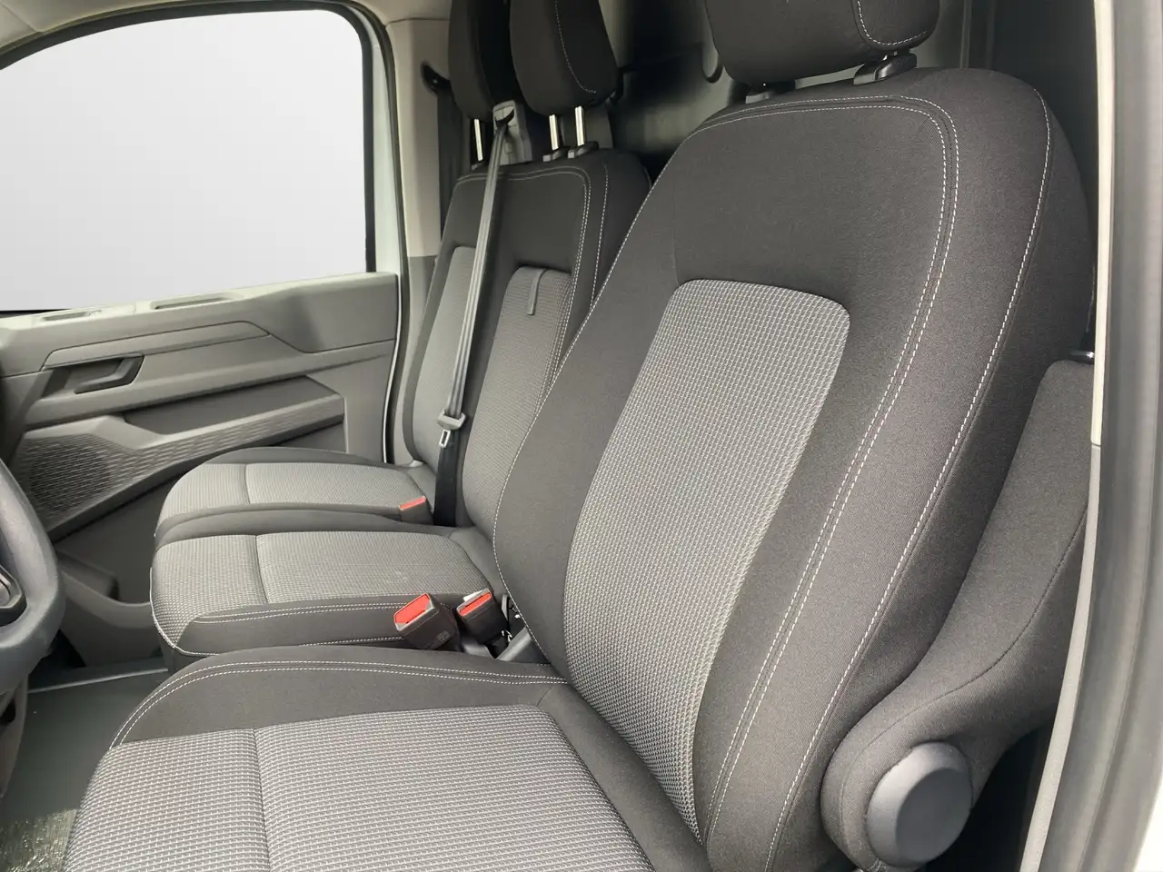 Volkswagen T7 Transporter 11