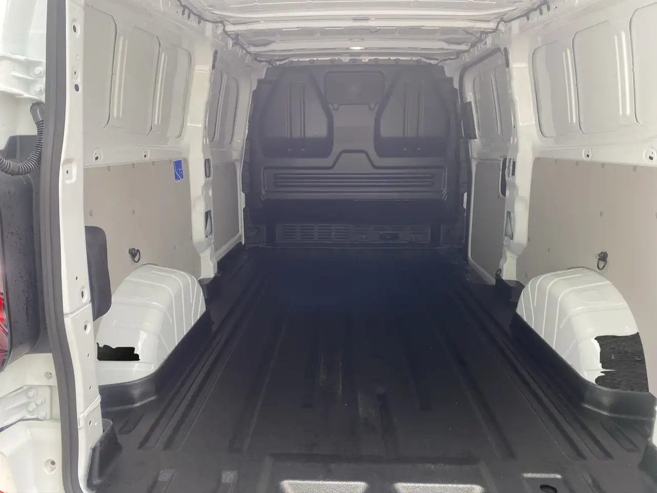 Volkswagen T7 Transporter 12