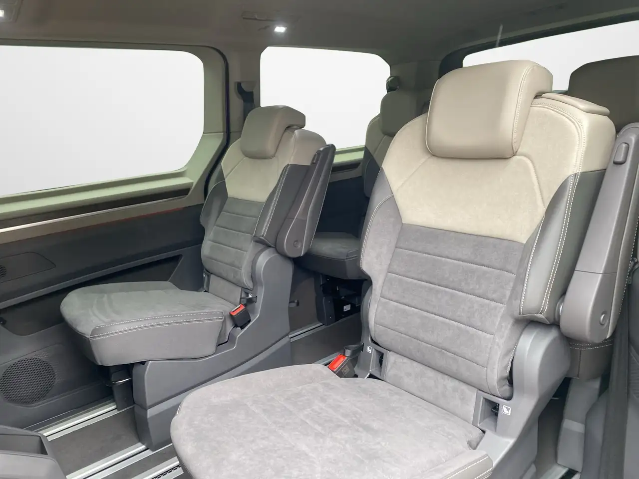 Volkswagen T7 Multivan 11
