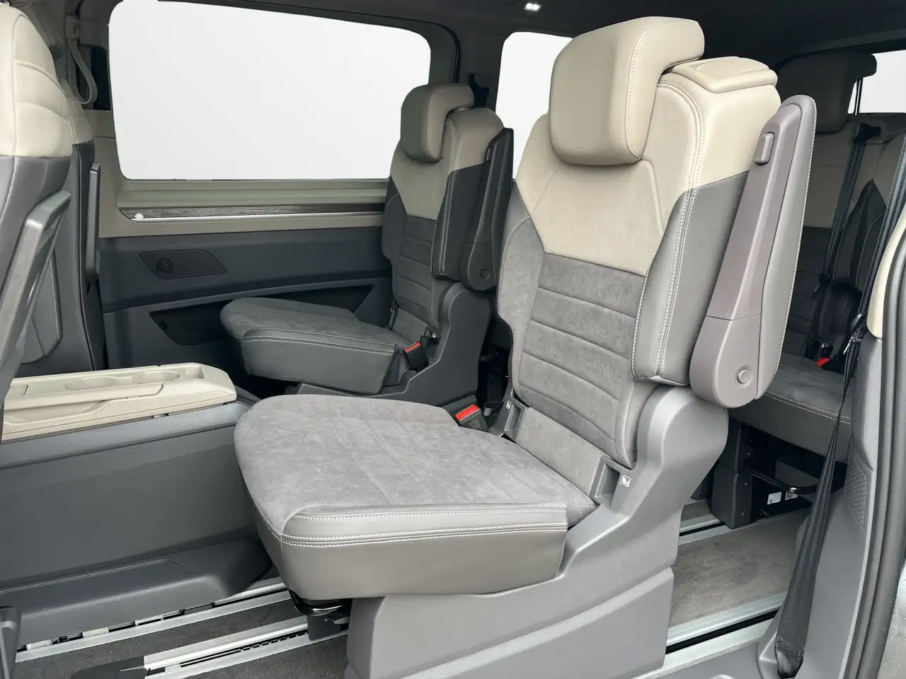 Volkswagen T7 Multivan 11