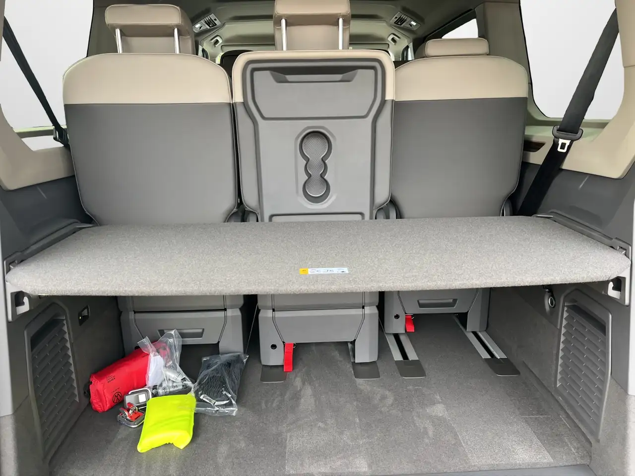 Volkswagen T7 Multivan 12