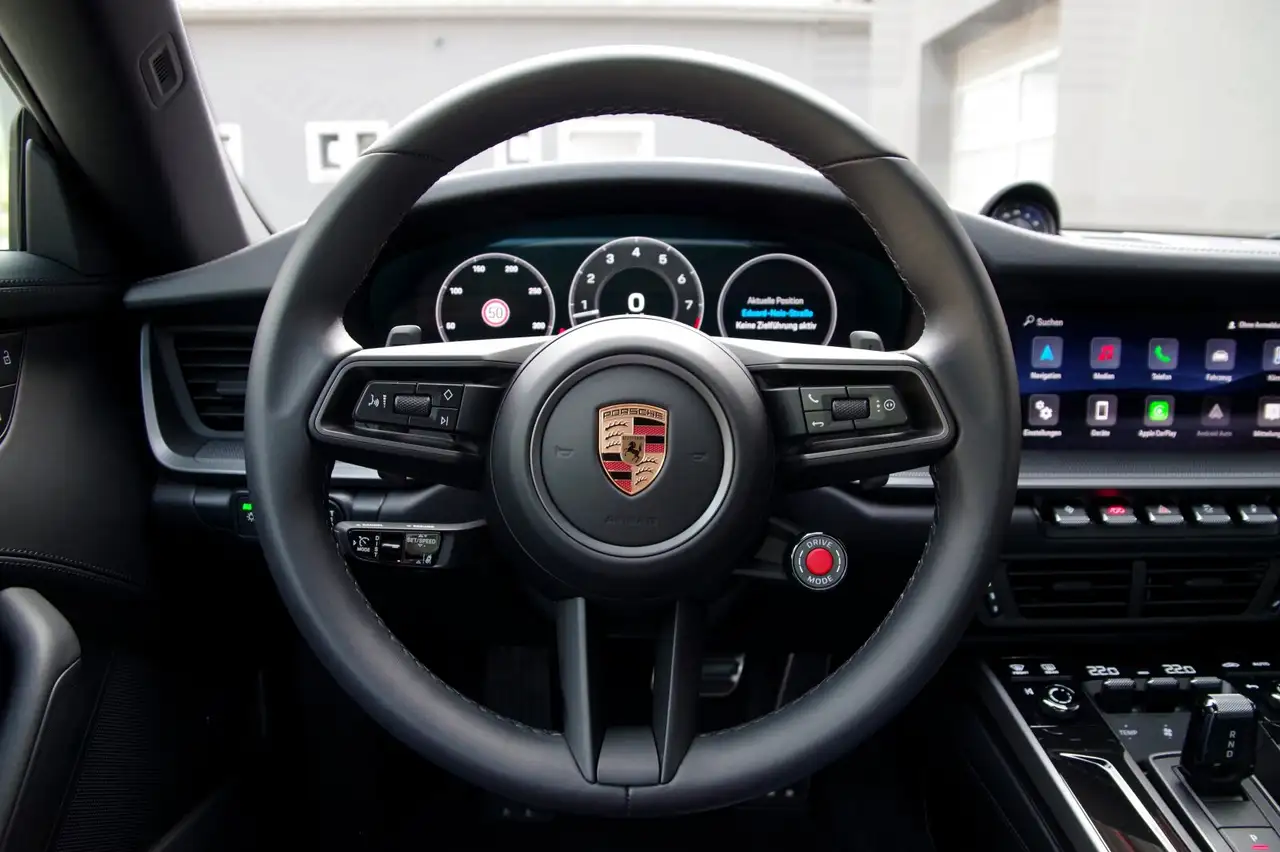 Porsche 992 8