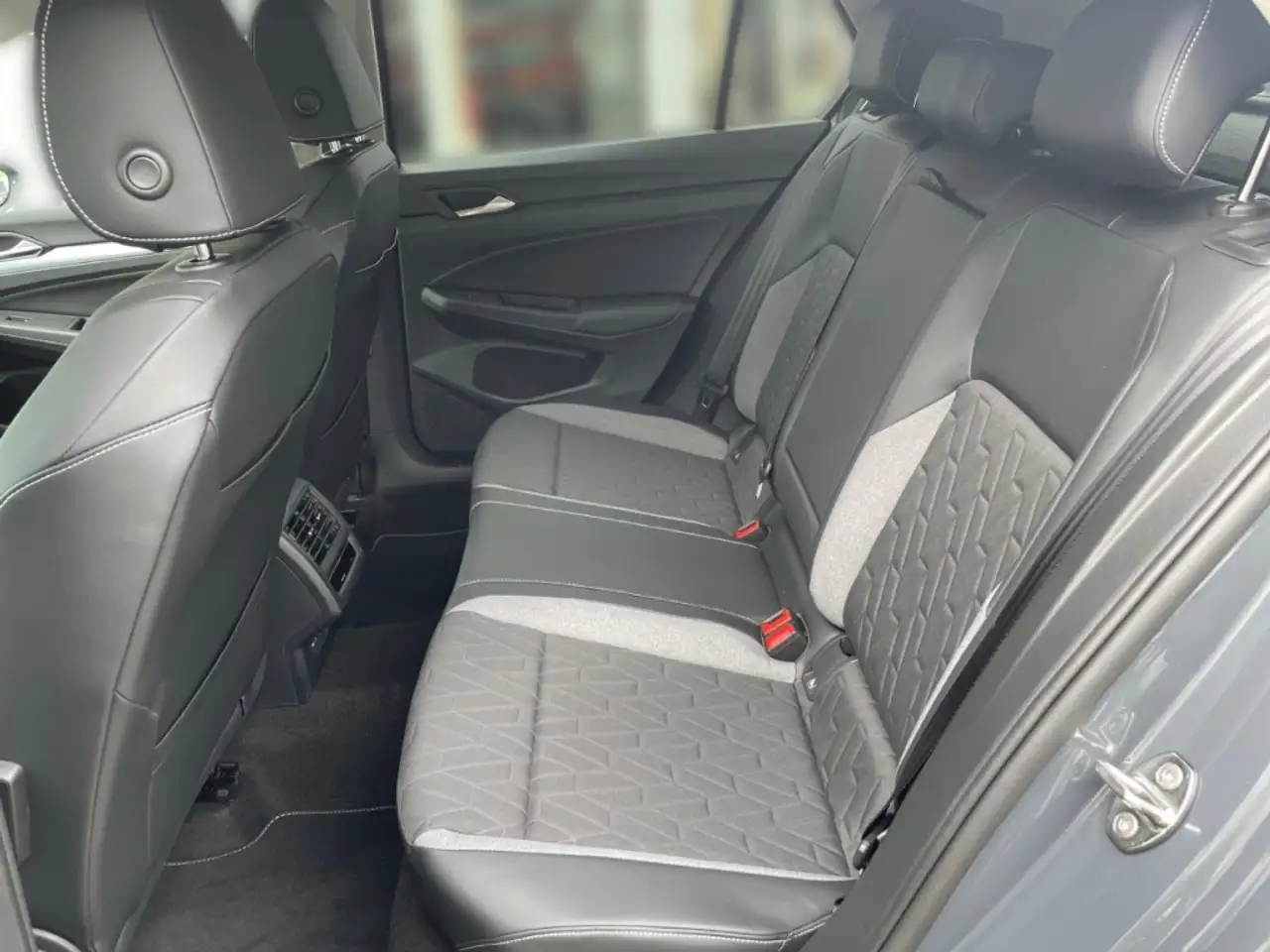Volkswagen Golf VIII 11