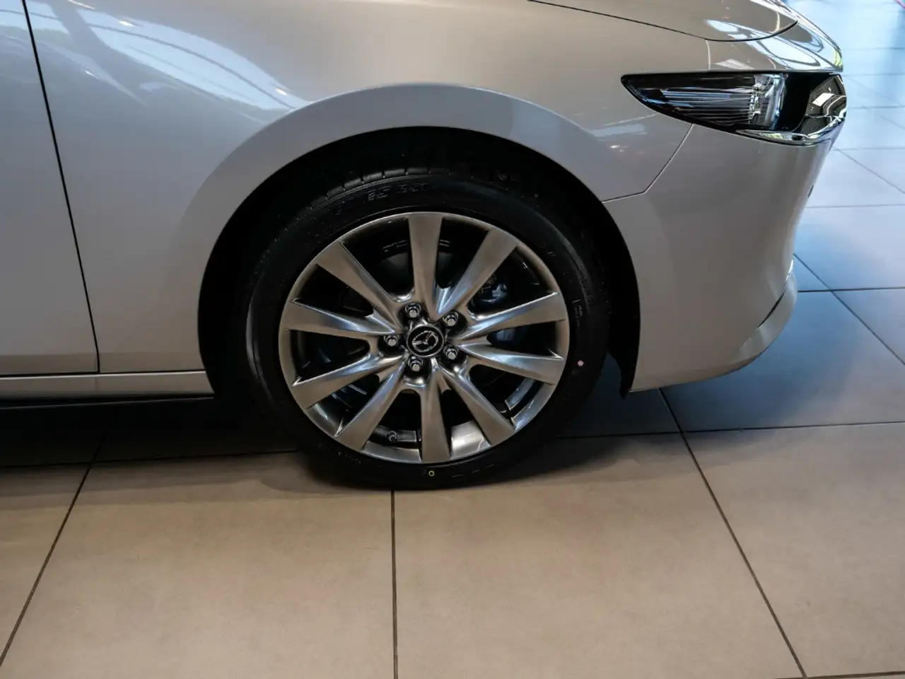 Mazda 3 4