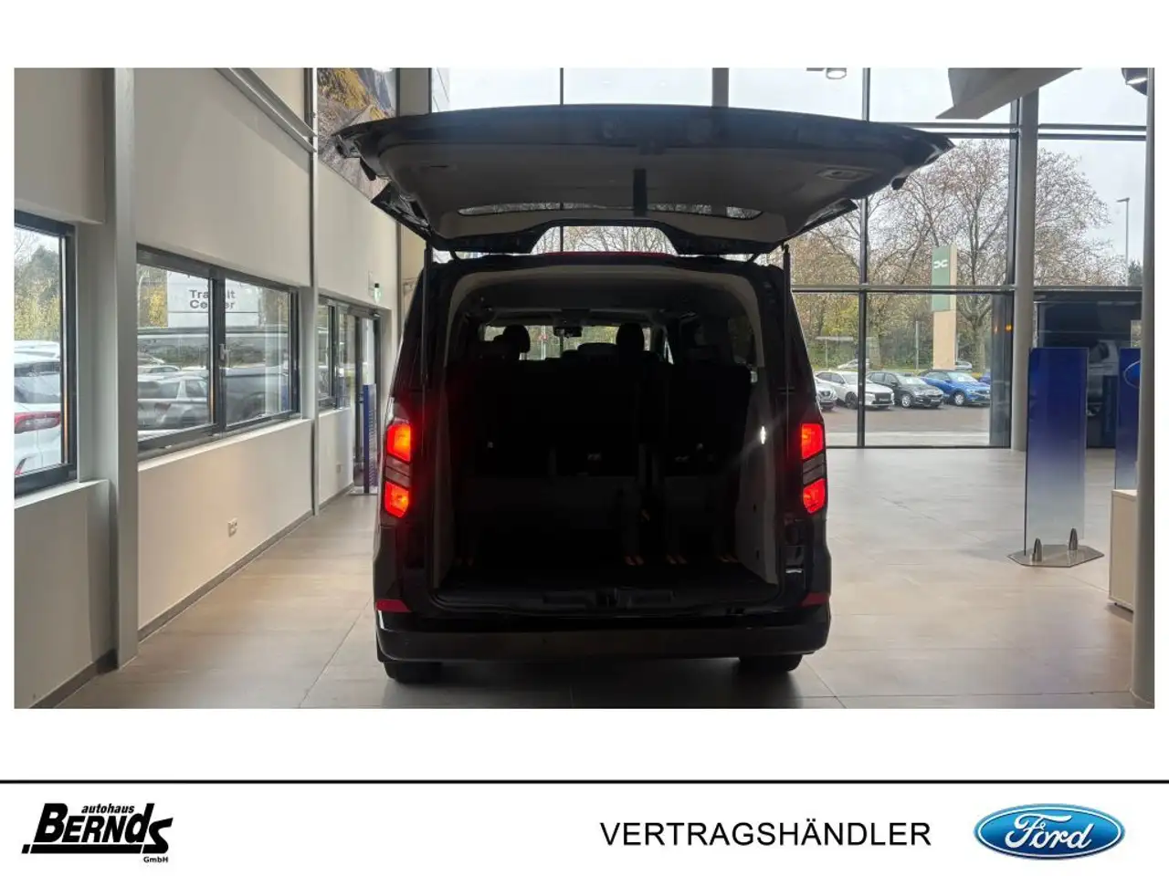 Ford Tourneo 8