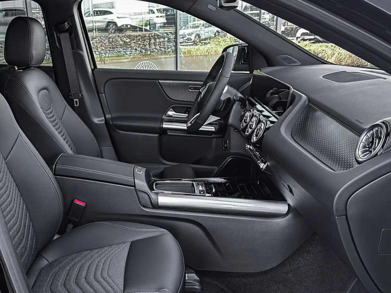 Mercedes-Benz EQA 250 11