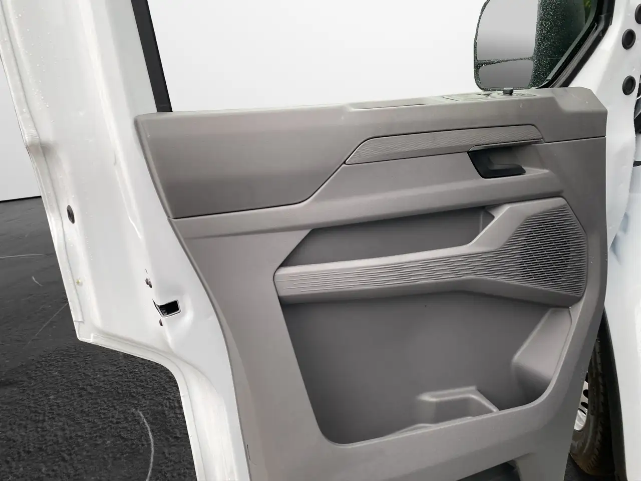Volkswagen T7 Transporter 6