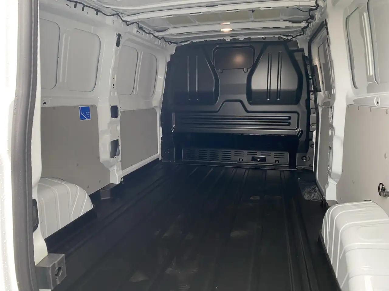 Volkswagen T7 Transporter 12