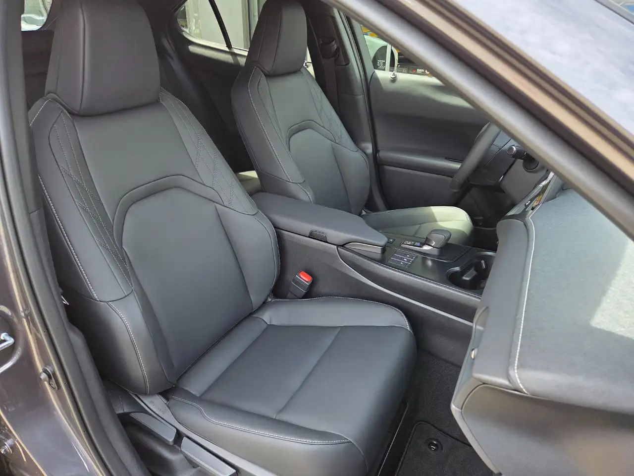 Lexus UX 9
