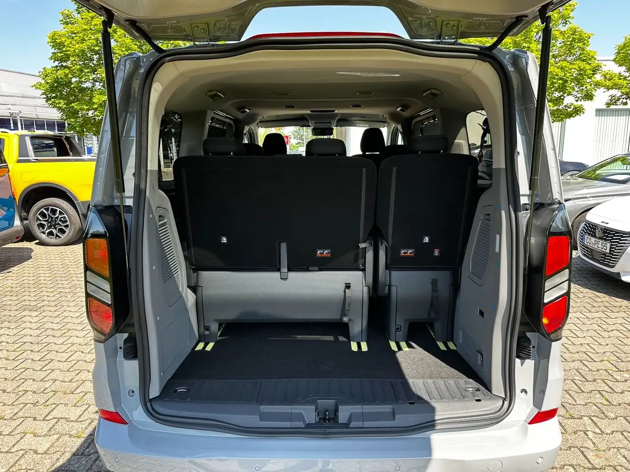 Ford Tourneo 8
