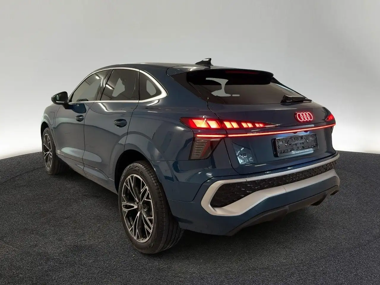 Audi Q3 4